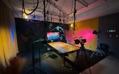 O set principal — Bancada, câmeras e grid de luz montados